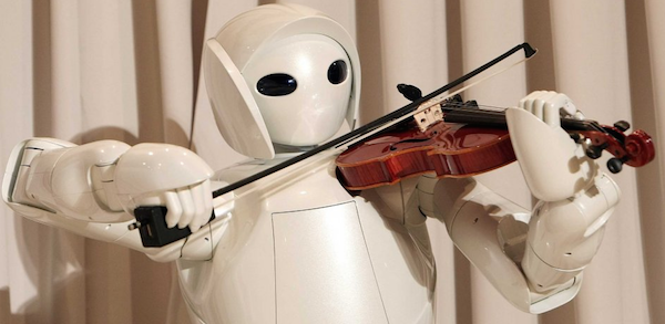 Робот играет на скрипке